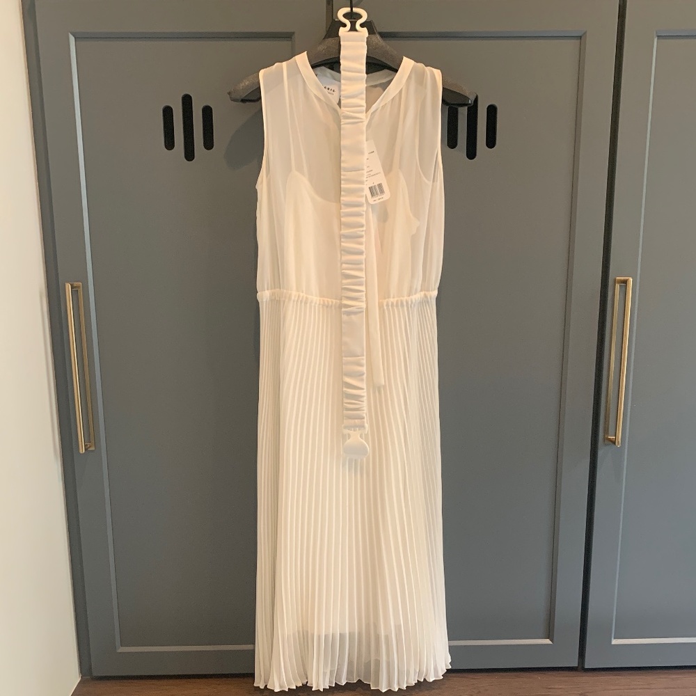 Akris Punto Sleeveless Crepe Plisse Dress